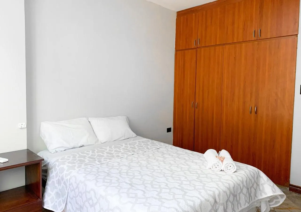 Departamento De 3 Dormitorios Cerca Al Mall San Marino Guayaquil 0*,  Ecuador